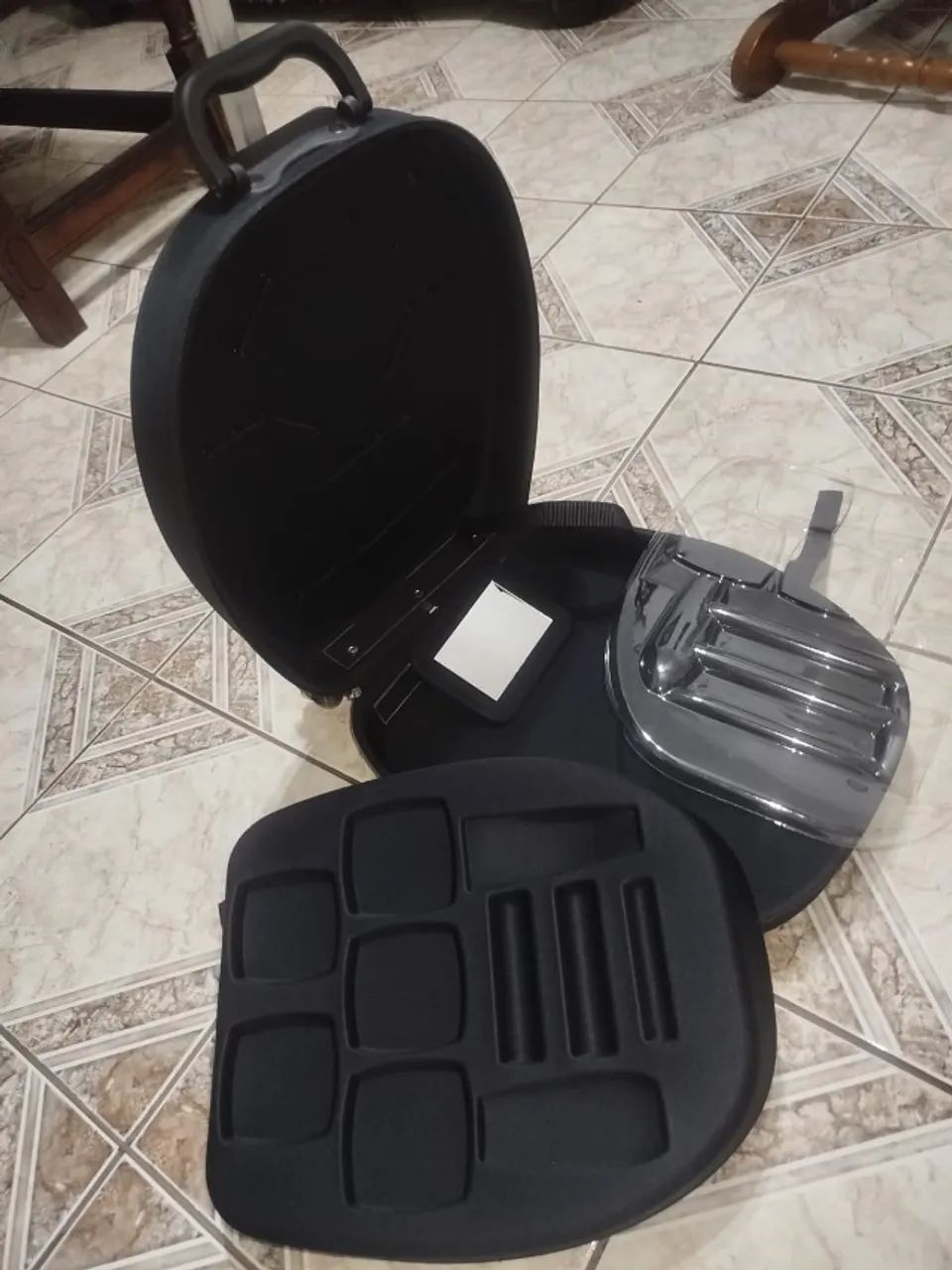 Mala para Vendedor de Cosméticos - Nova com divisórias   - Foto 4