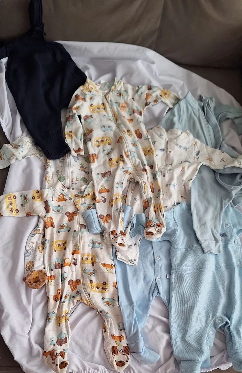 Lote de roupas de bebê 