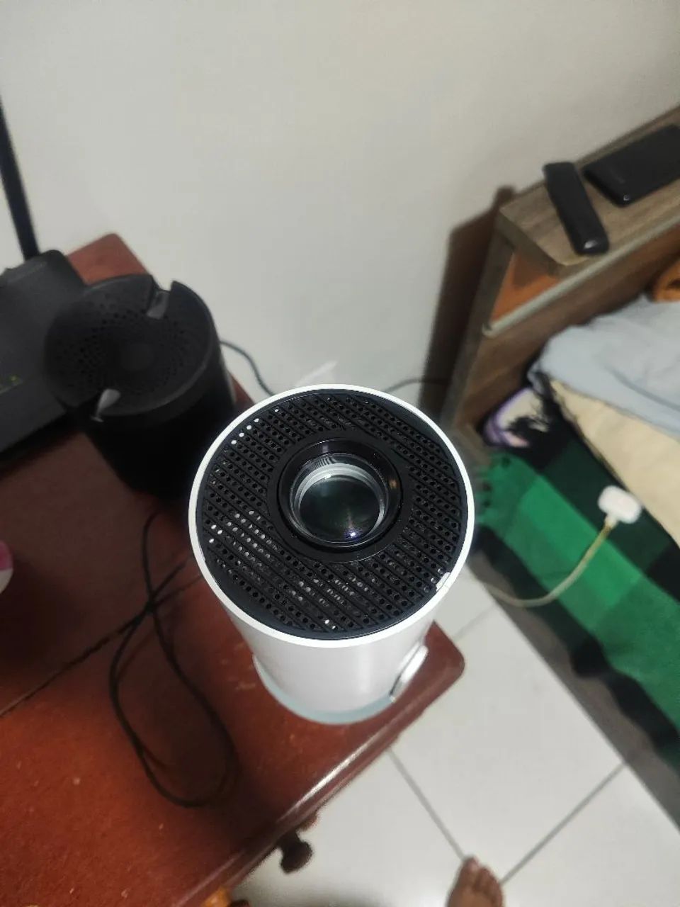 Vende-se mini projetor HY300 + caixinha de som - Foto 2