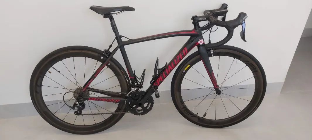 Specialized Tarmac SL5, FACT 10r carbon, Roda ROVAL Carbono, Capacetes e Equipamentos 