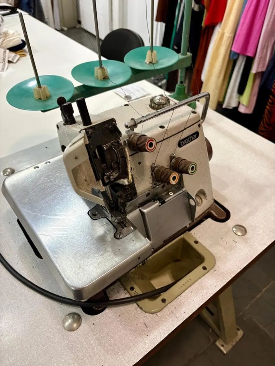 Máquina Overlock 