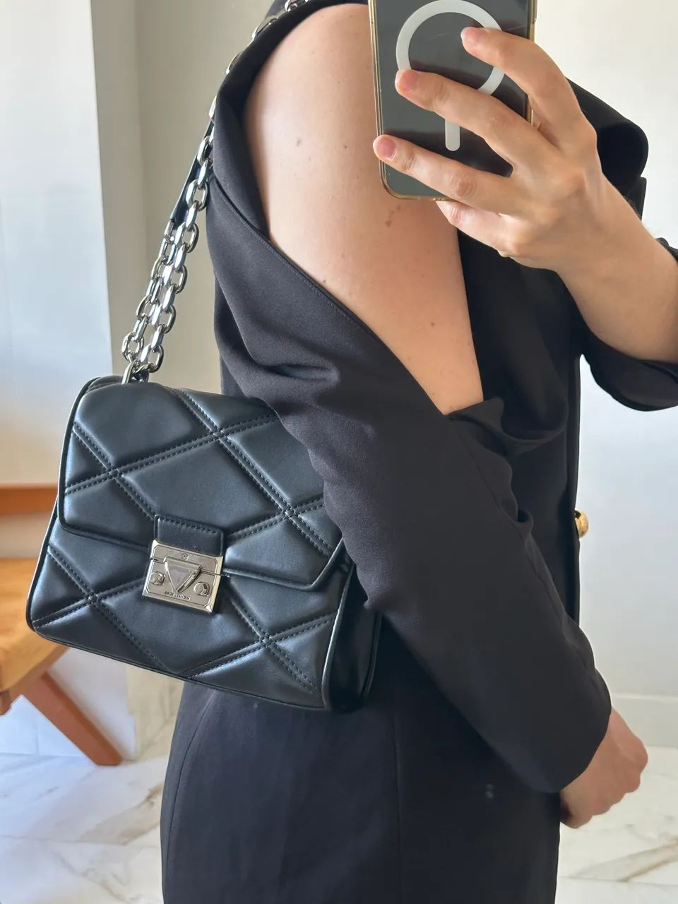 Bolsa Michael Kors Serena original preta couro alça corrente - Foto 2