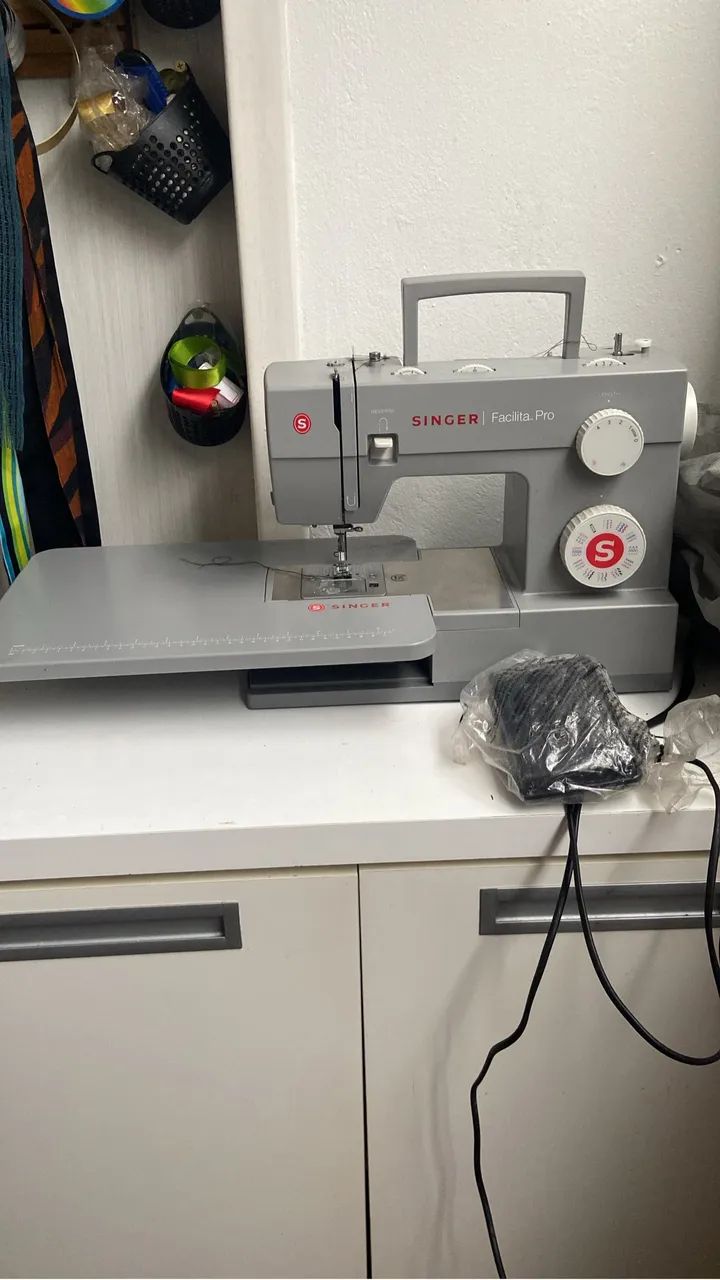 singer com mesa