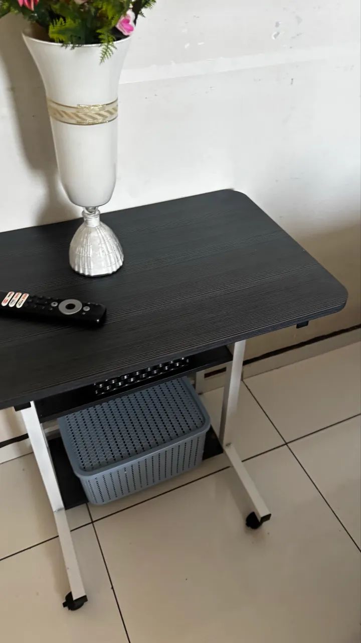 Mesa para Notebook com Rodízios e Regulagem de Altura - - Foto 2