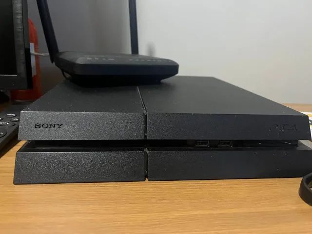 PS4 + 1 CONTROLE 