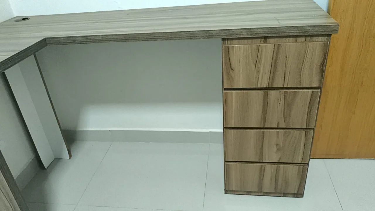 Mesa de Canto para Estudos. 487296290805534722