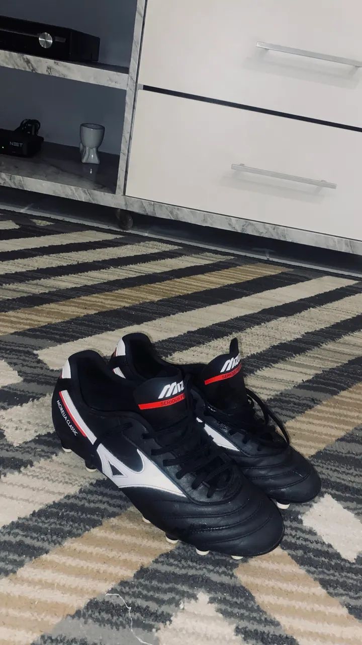 Chuteira mizuno Morelia Classic - Calçados Esportivos - Flores