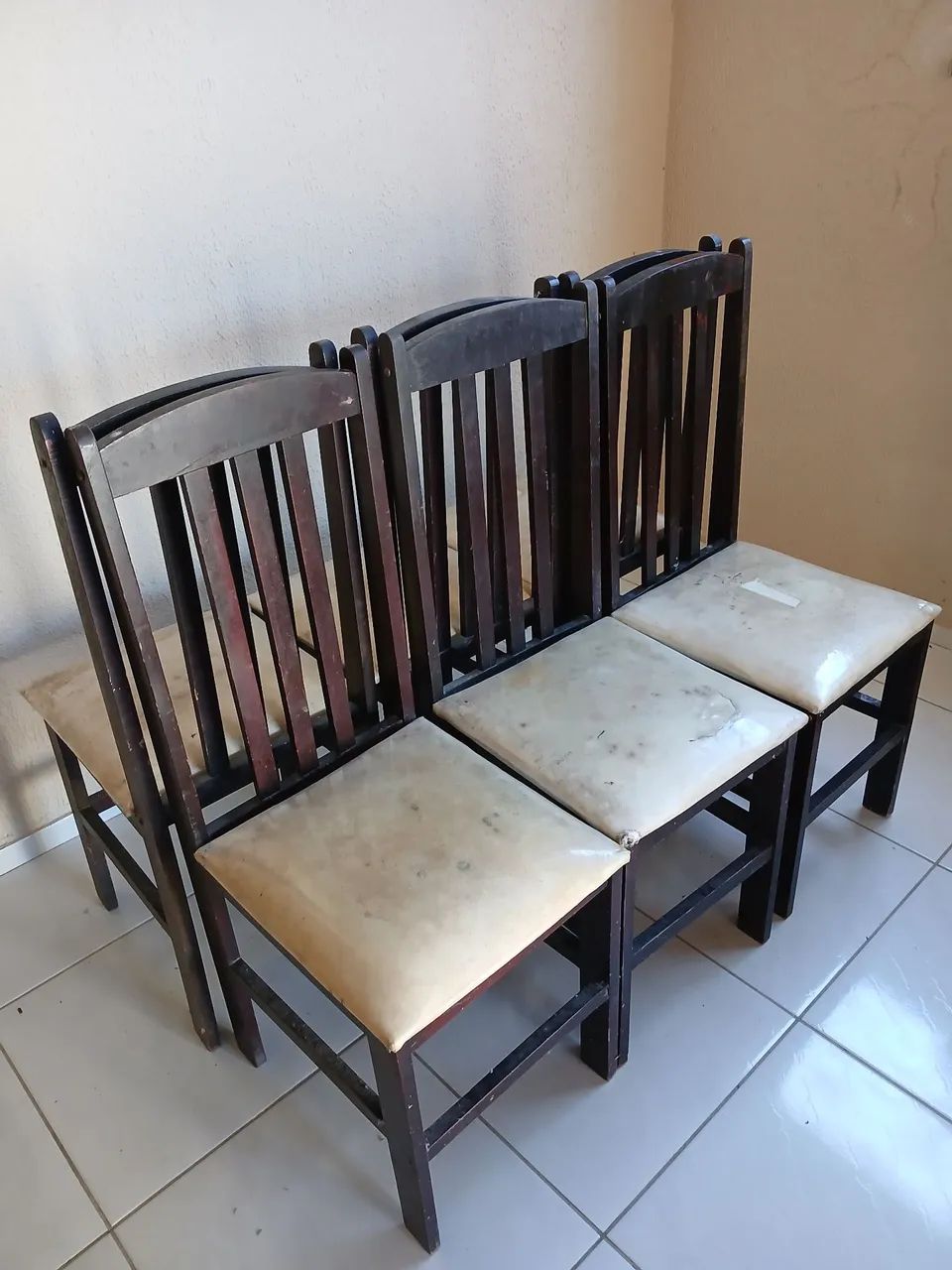 Conjunto com 6 cadeiras de madeira, firmes e resistentes - Foto 2
