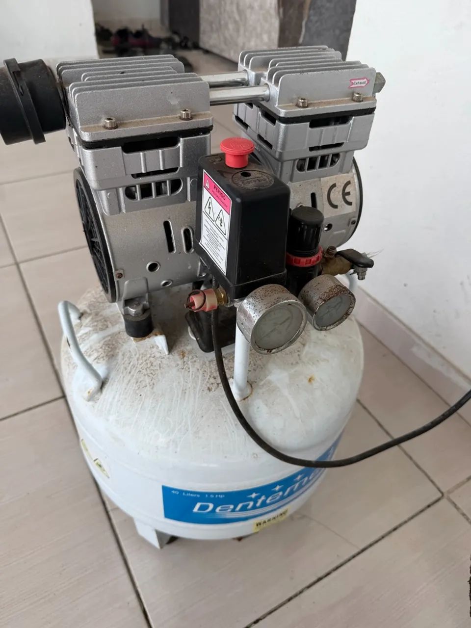 Vendo compressor dentemed  40 litros 