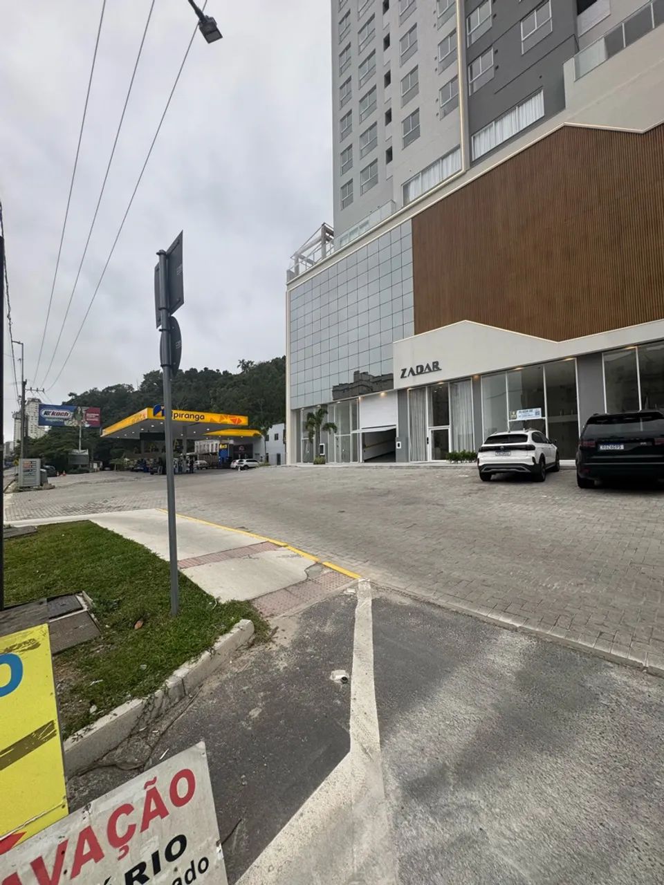 Sala Comercial - Avenida - Itapema - Excelente localização e estacionamento - Foto 2