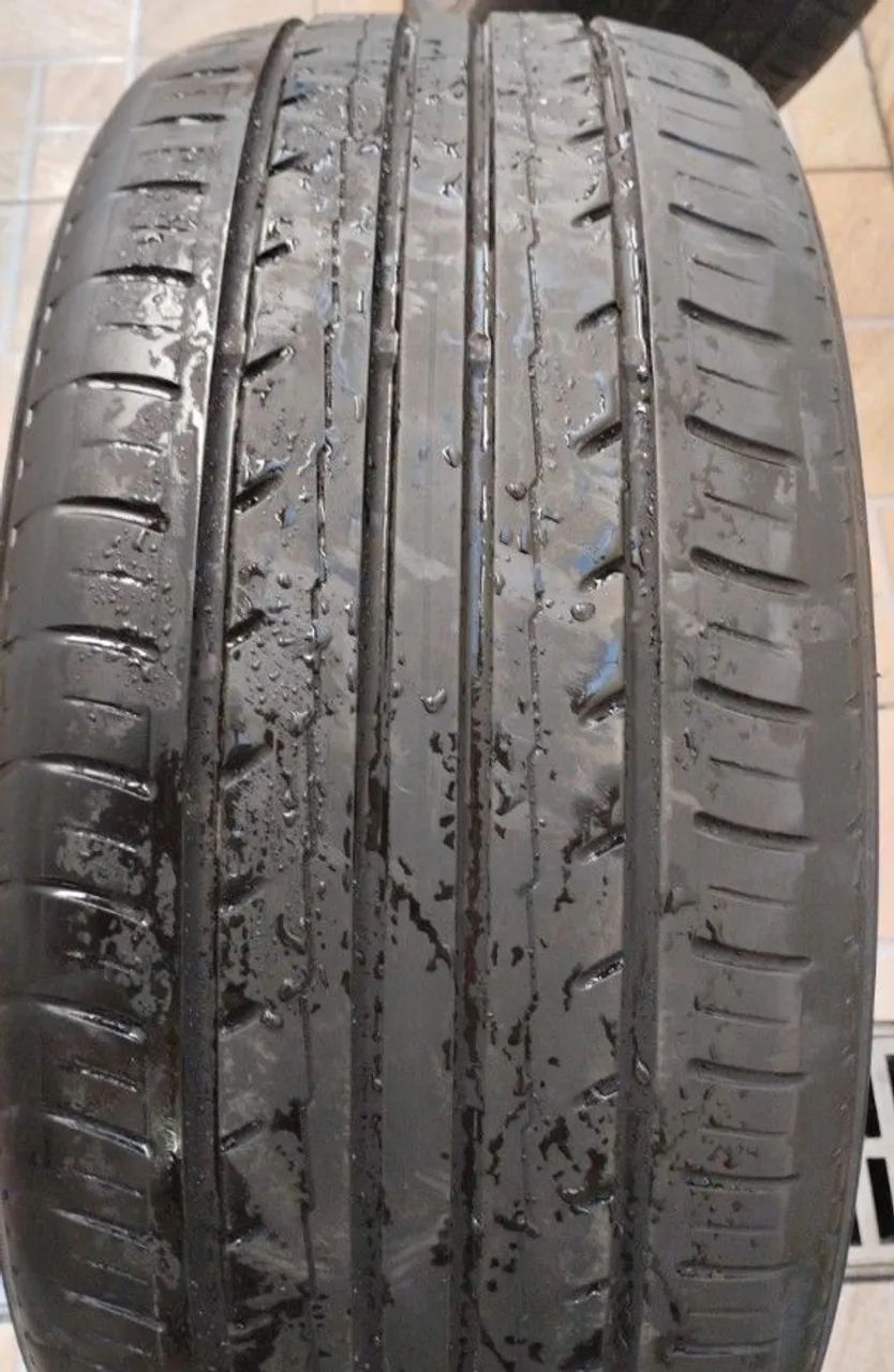 VENDO 2 PNEUS /225/40R18/92W EM OTIMO ESTADO - Foto 2
