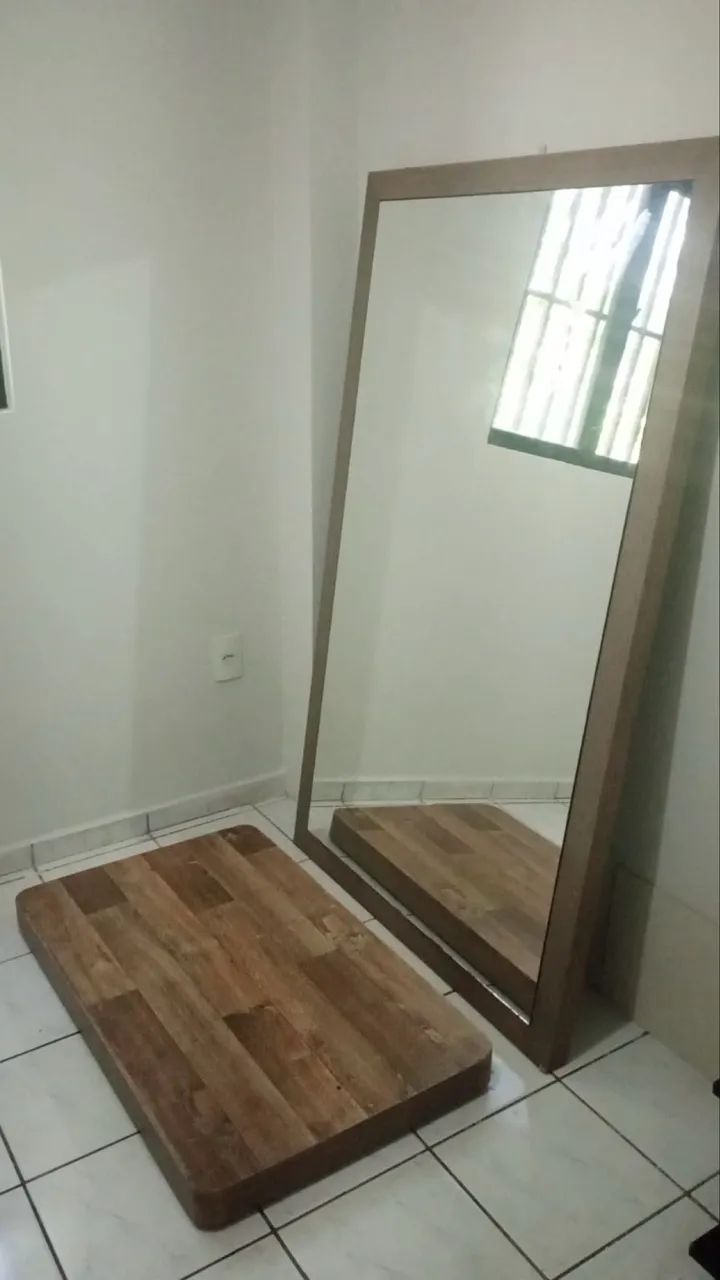 Espelho com suporte e rodinhas 