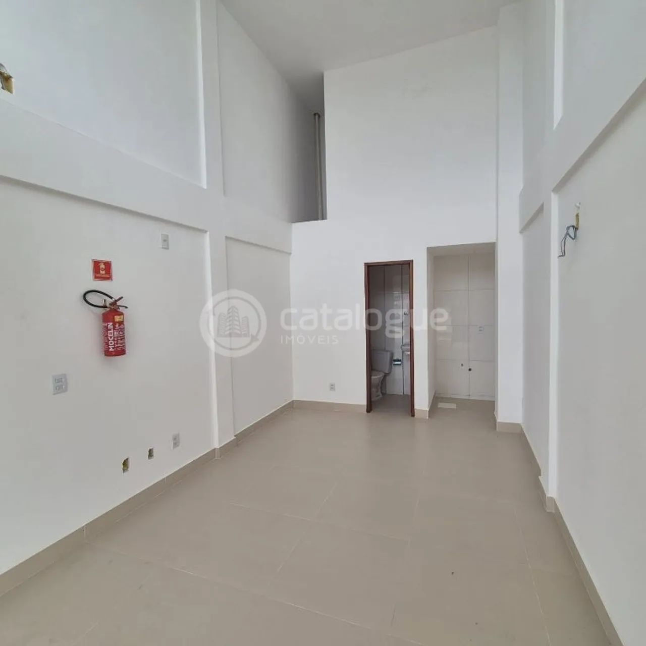 Alugo 9 salas comerciaide 24 e 18 m2 com banheiro e espaço pra cozinha - Foto 5