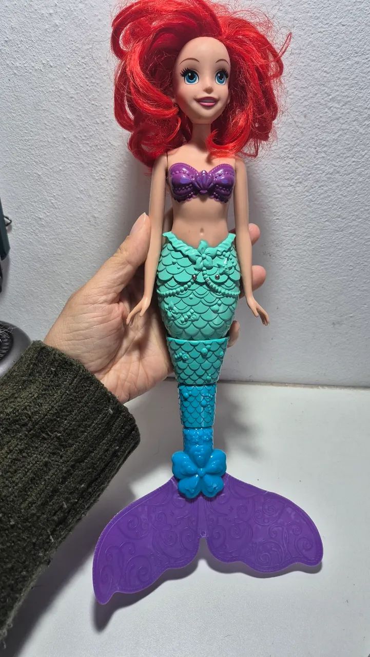 Boneca Ariel, a pequena sereia e busto barbie 