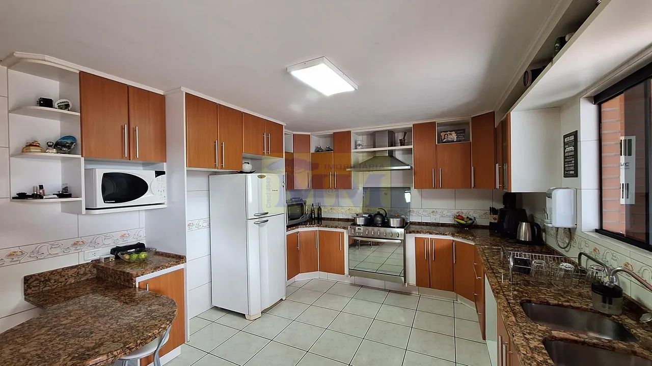 Sobrado com 280m² e terreno de 336m² no Centro de Pinhais - Foto 3