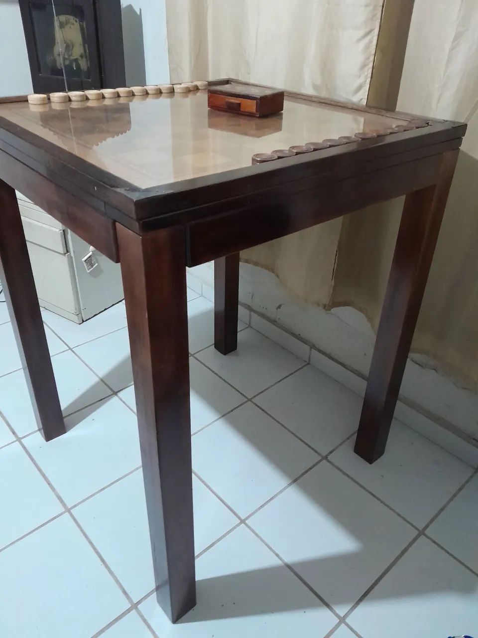 Mesa alta para jogos em madeira de lei