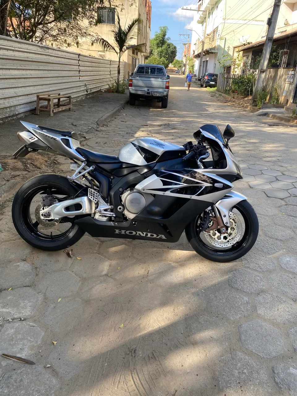 CBR 1000rr  - Foto 4