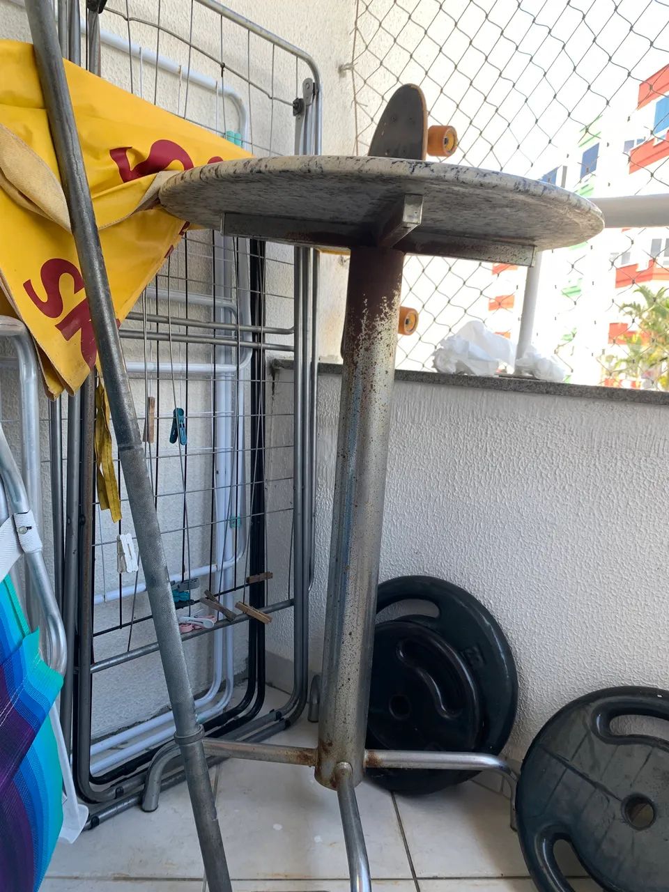 Mesa redonda de marmore e metal  - Foto 3