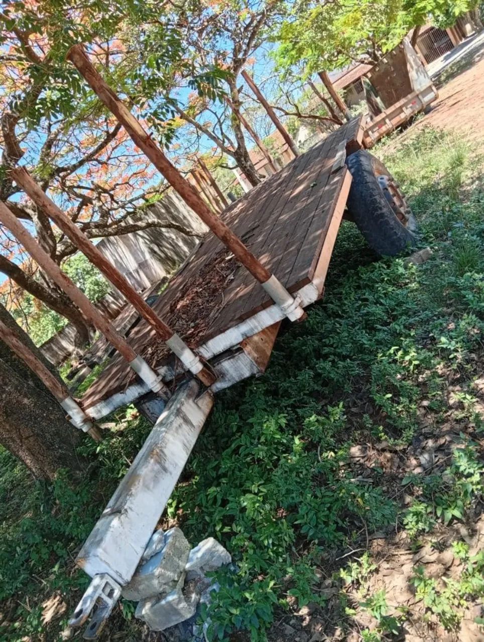 Carroção de puxar lenha no trator 