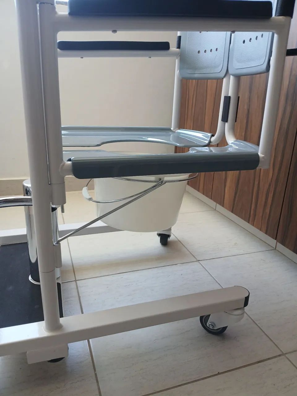 Cadeira de Transferência Higiênica - Foto 4