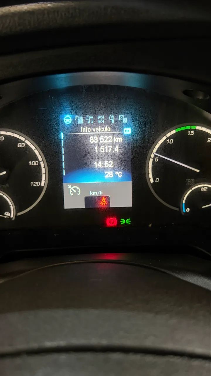 Accelo 1017 ano 2025 com 83.000km com Ar Cond  - Foto 2