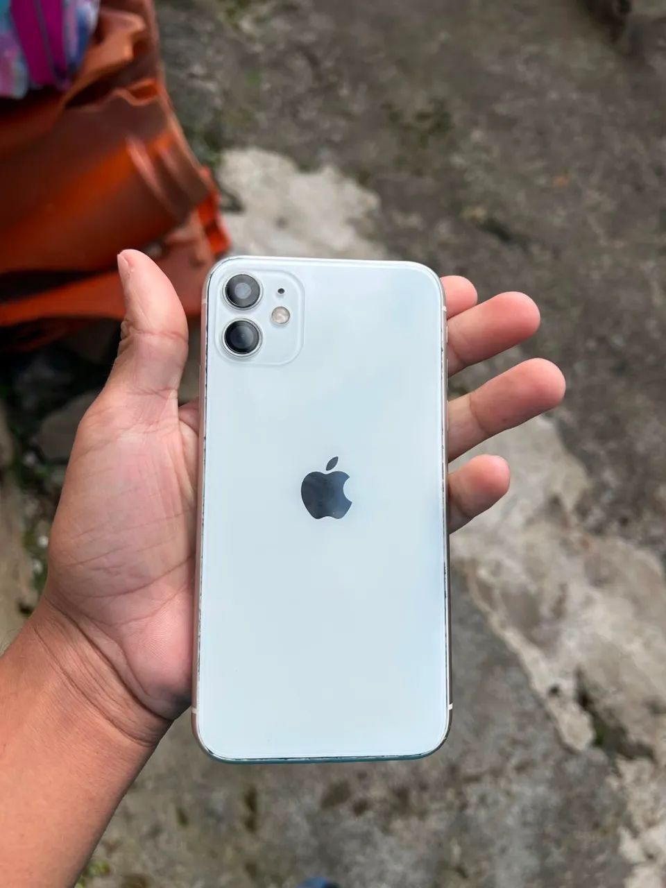 iPhone 11 64gb branco - 81% bateria  - Foto 2