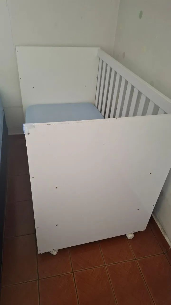 Berço com colchão 