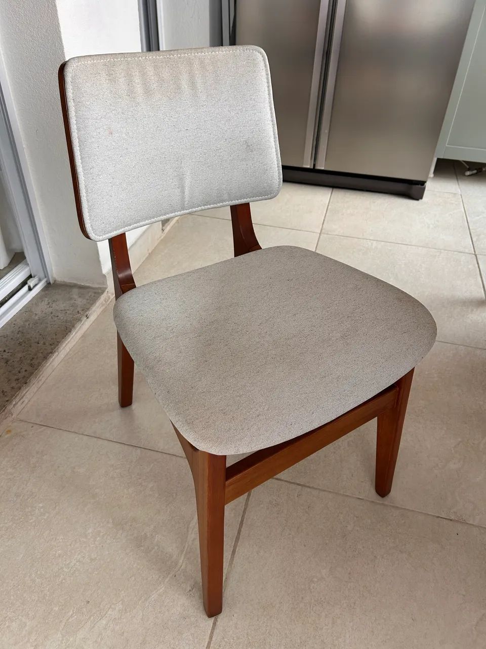 Mesa de madeira (Estar Móveis) 1,36m X 1,36m + 06 cadeiras - Foto 4