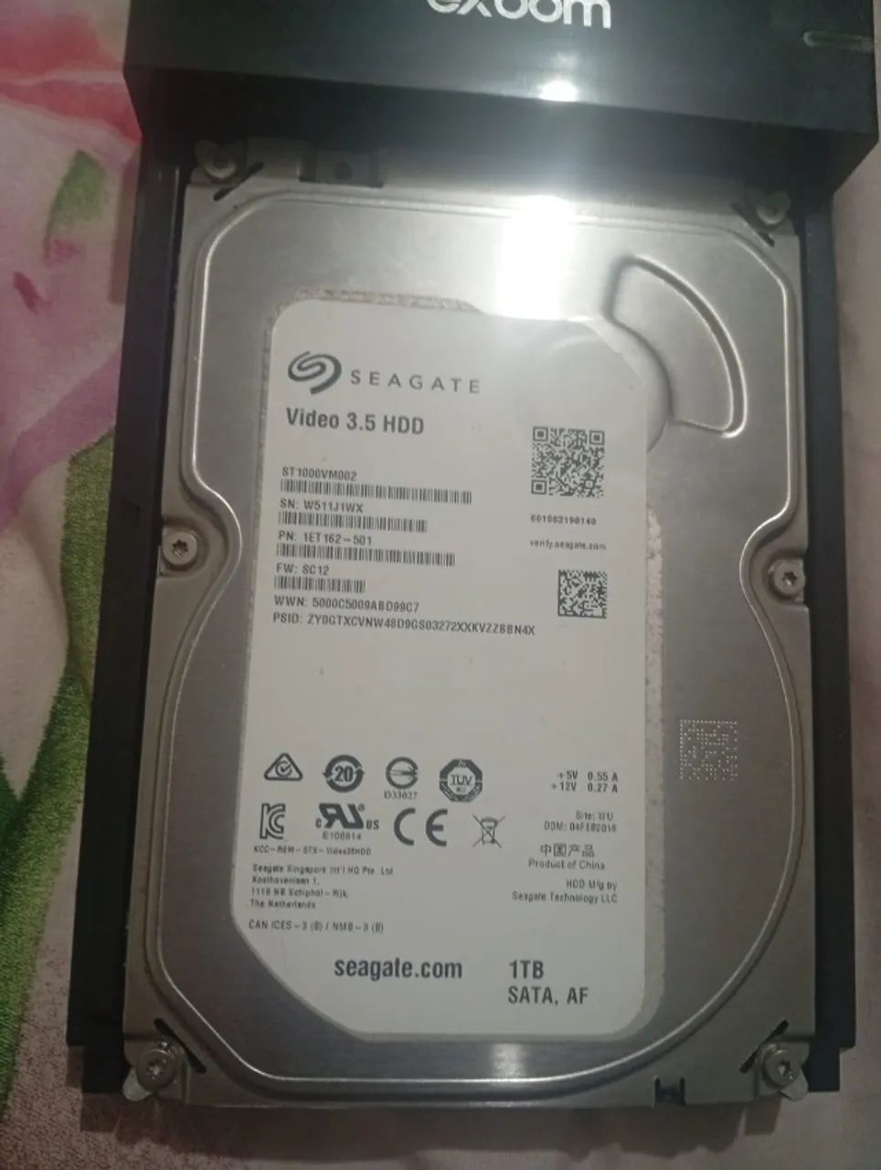 HD de 1TB Seagate + Case para usar como HD externo. 