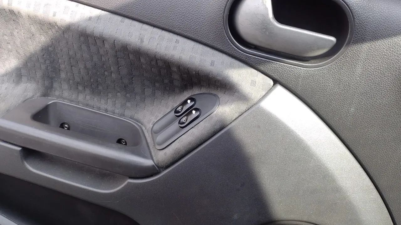 Ford Fiesta Sed. 1.6 8V Flex 4P 2011 - Foto 5