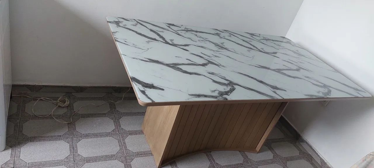 Vendo somente a mesa de jantar. 