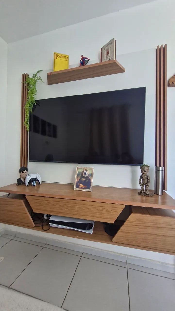 Painel off white com freijó 