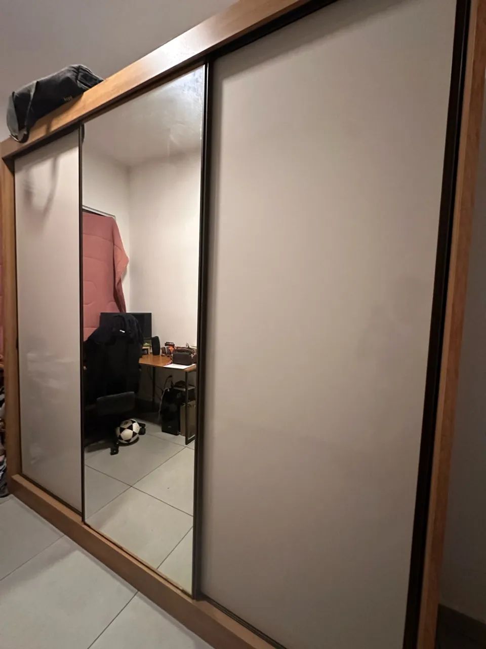 Guarda roupa casal com espelho