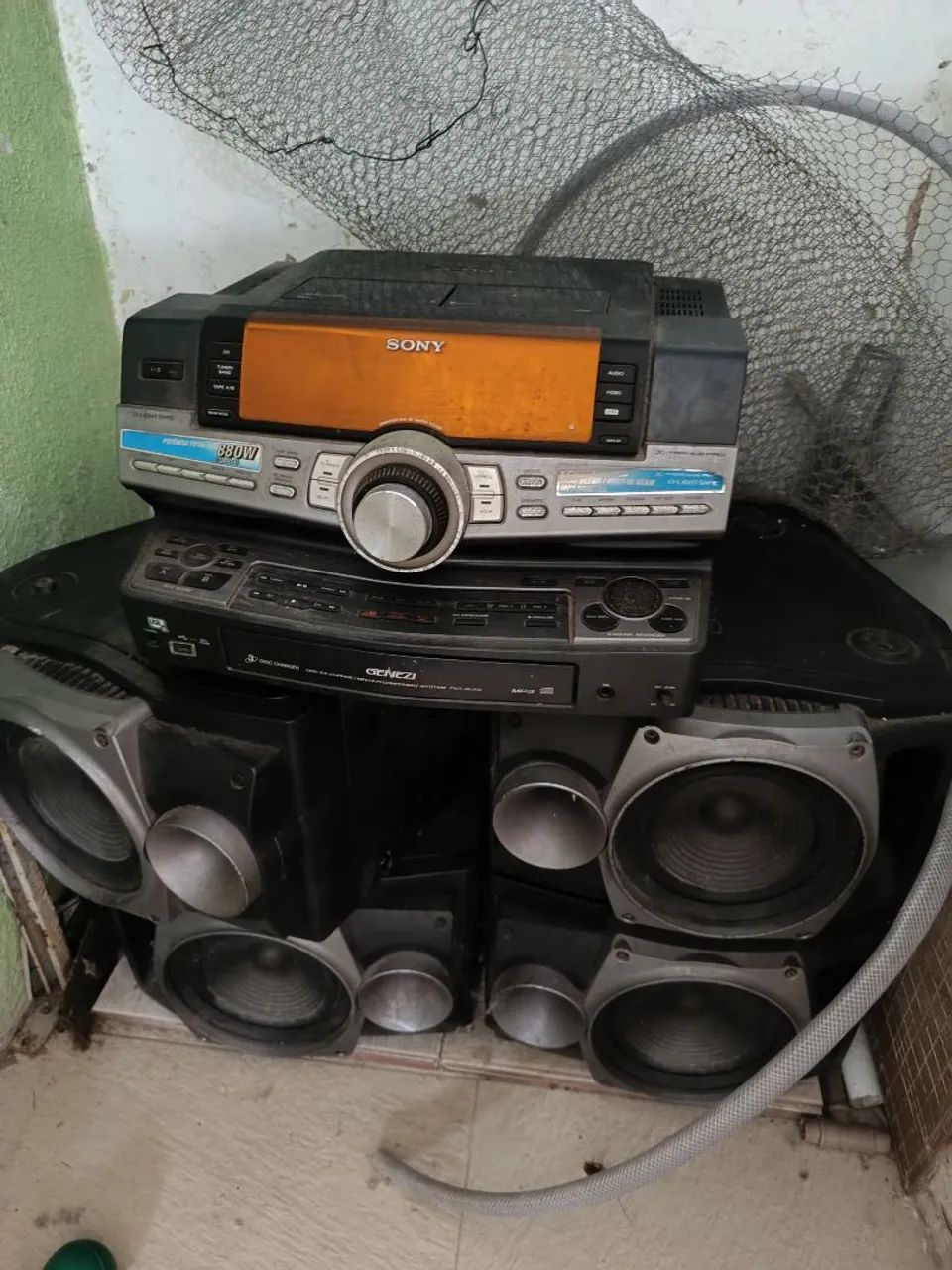 Rádio e caixas de som 