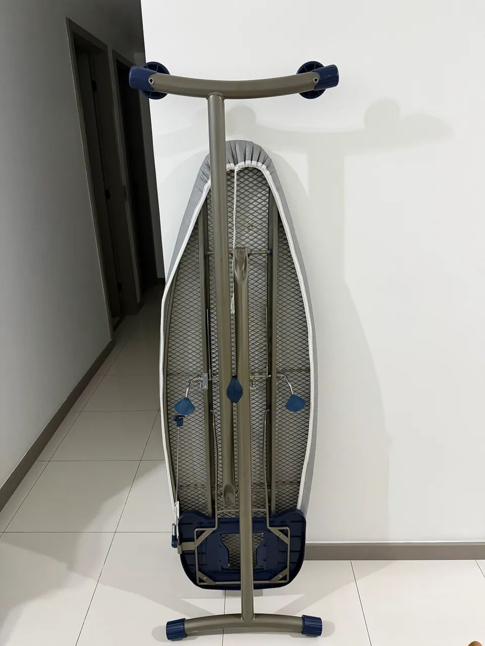 Mesa de jantar nova com 2 cadeiras  - Foto 5