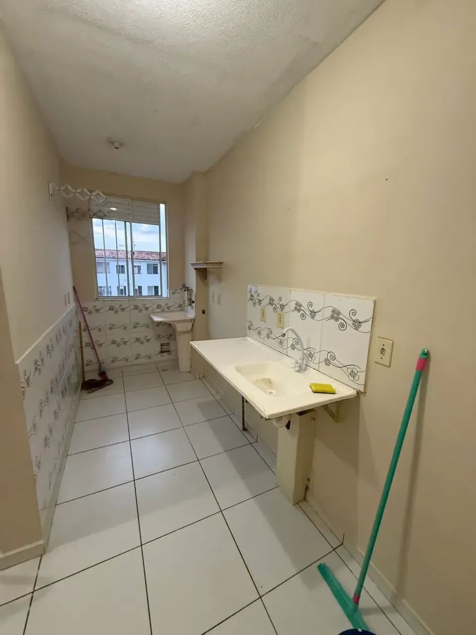 Ideal samambaia 5 andar escada bloco 10, peço caução - Foto 4