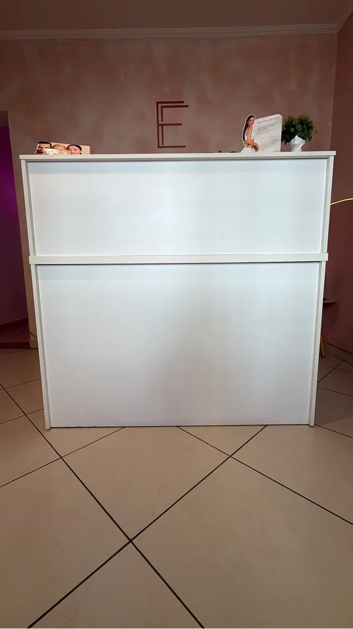 Vendo balcão recepção em perfeito estado 
