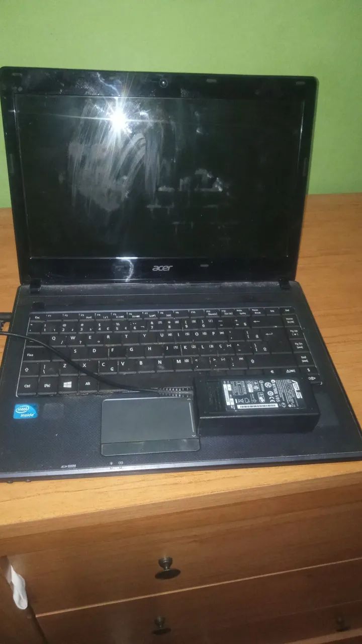 Vendo notebook accer com defeito 