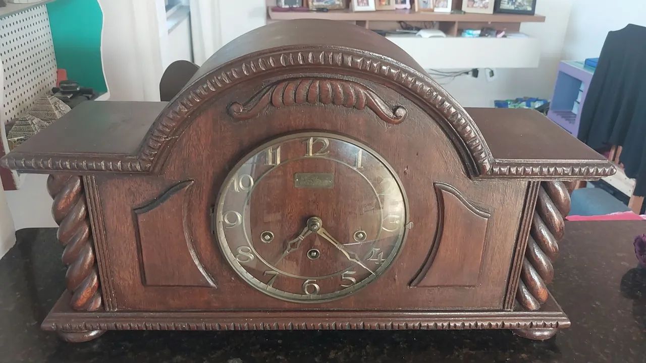 Relógio corrilhão de mesa, com pêndulo
