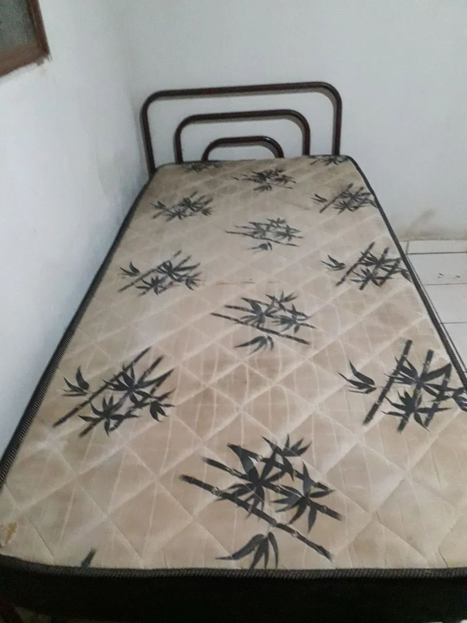 Cama de ferro com colchão