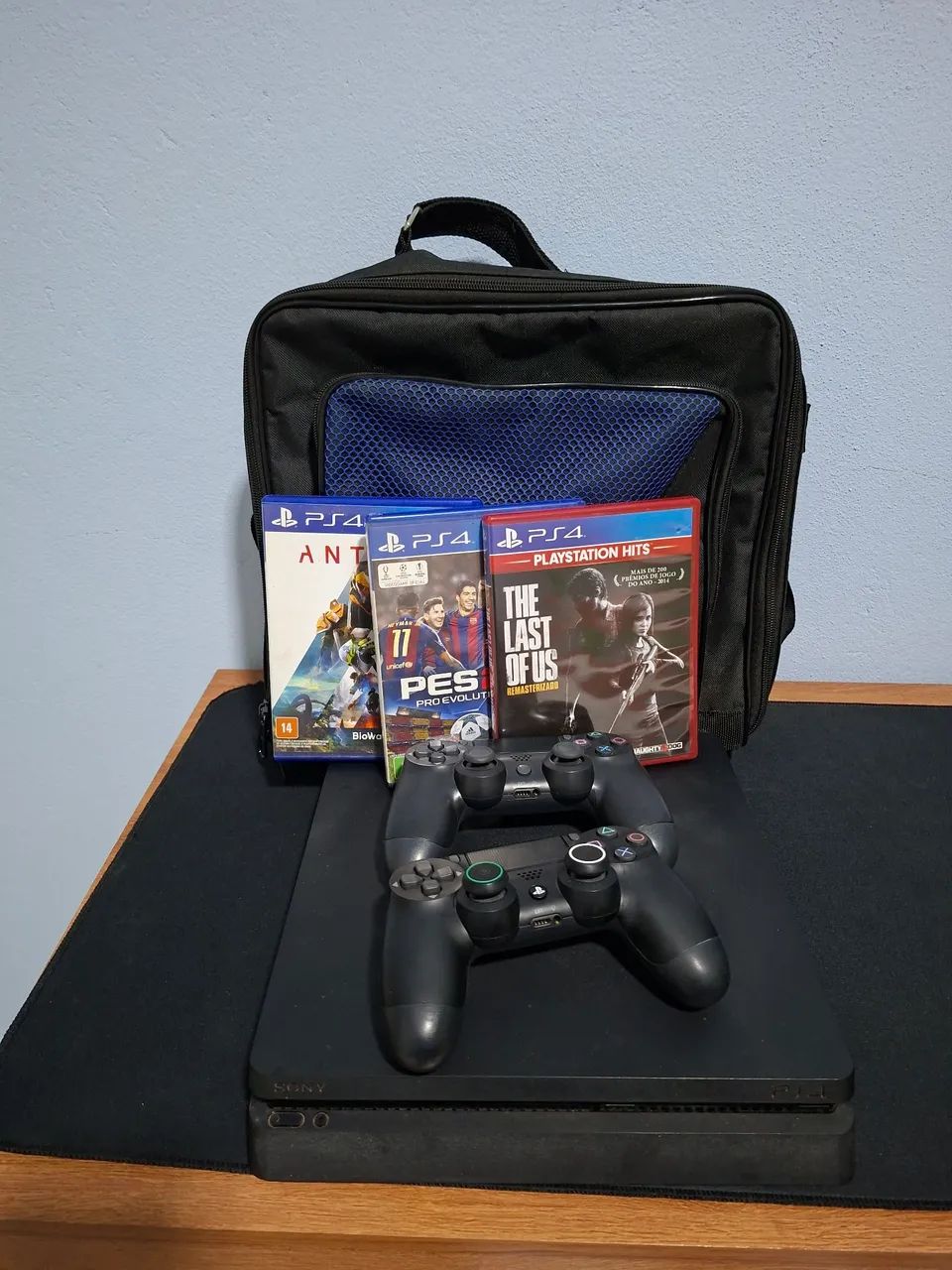 PlayStation 4 slim 1 tera e 2 controles 