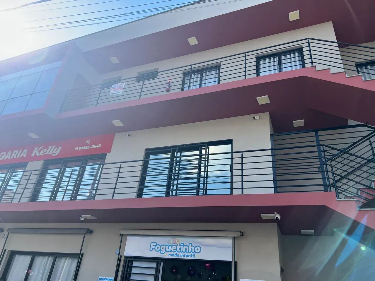 Alugo apartamento no segundo andar com 4 cômodos e 1 vaga - Foto 2