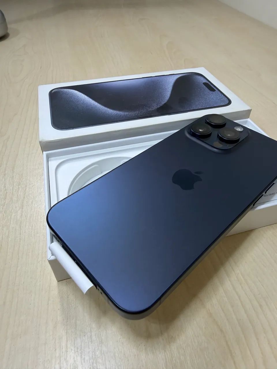 iPhone 15 Pro Max 256gb - Celulares e Smartphones - Dionisio