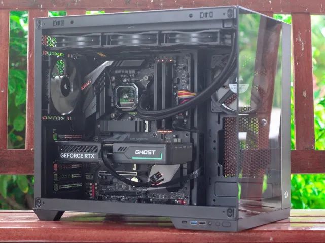 i9 9900K - 16GB - RTX 5060Ti - Foto 2