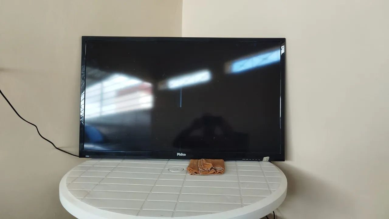Vendo 2 TVs:  40"(Philco) e uma 50"(Philips).  - Foto 2