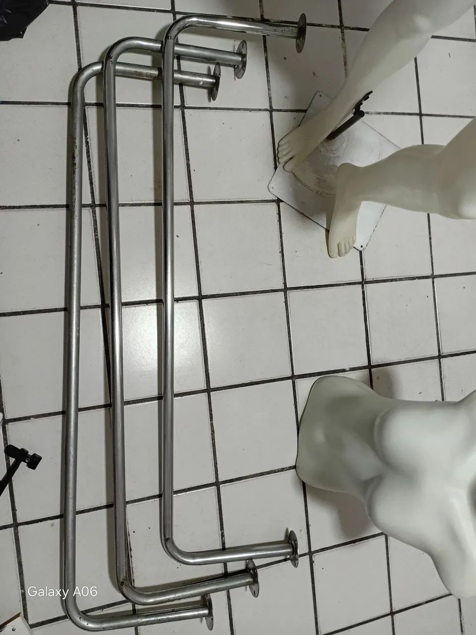 Maniquins busto e araras  - Foto 5