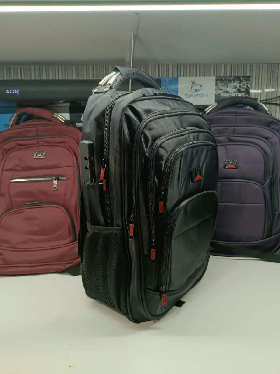 Mochila Multiuso Reforçada Impermeável Premium com Trava e Senha - Foto 2