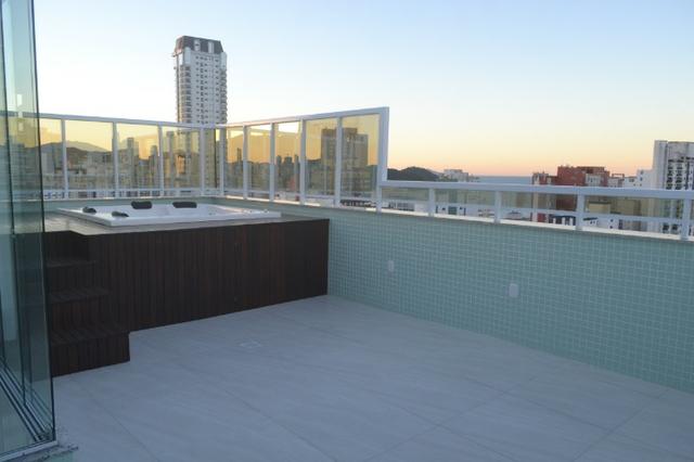 Apartamento 4 suítes, Cozinha com churrasqueira a carvão, com 4 vagas de garagem! - Foto 13