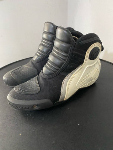bota dainese cano curto