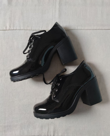 sapato de vinil feminino